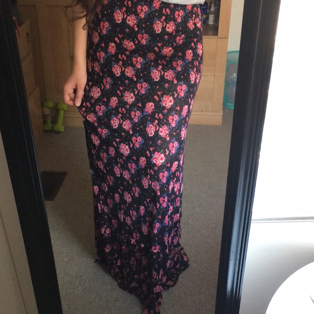 Floral Maxi Skirt w/ ruffle hem! 💕